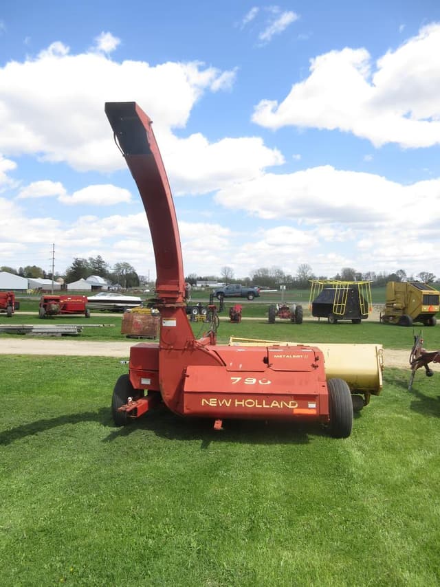 Image of New Holland 790 equipment image 3
