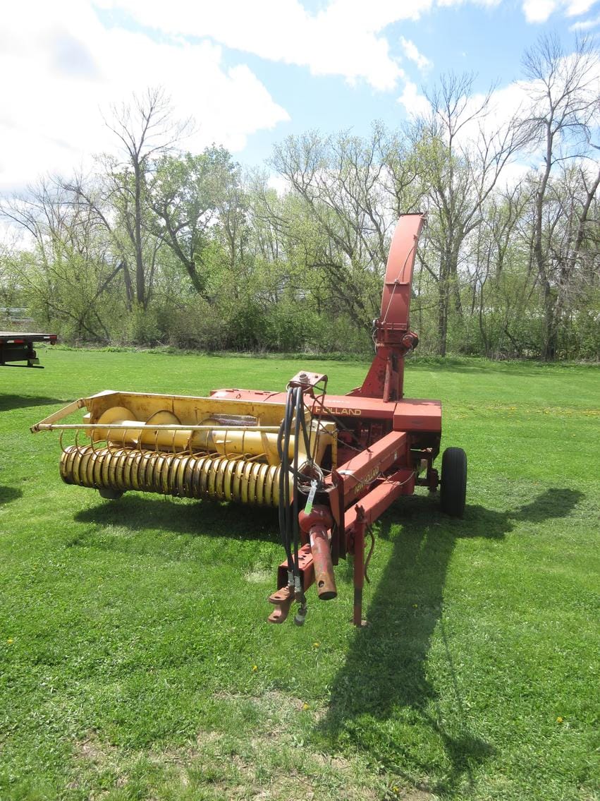 New Holland 790 Equipment Image0