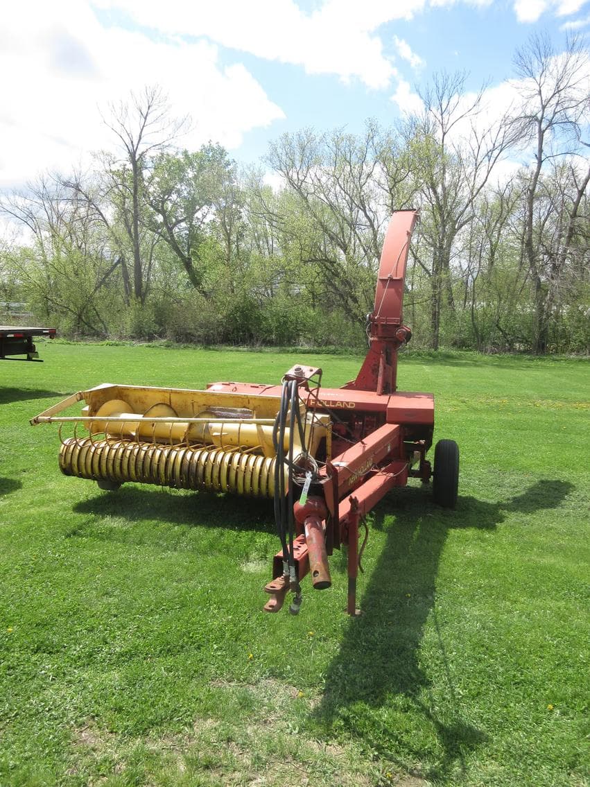 Image of New Holland 790 Primary image