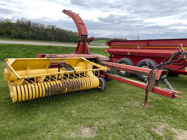 Image of New Holland 790 equipment image 2