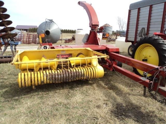 New Holland 790 Equipment Image0