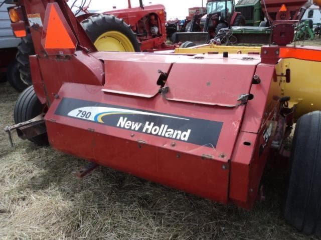 Image of New Holland 790 Image 1
