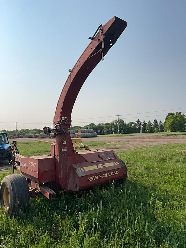 Image of New Holland 790 equipment image 1