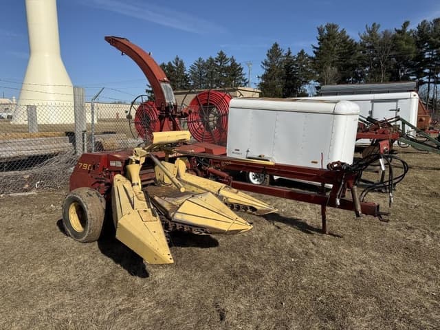 Image of New Holland 790 equipment image 1