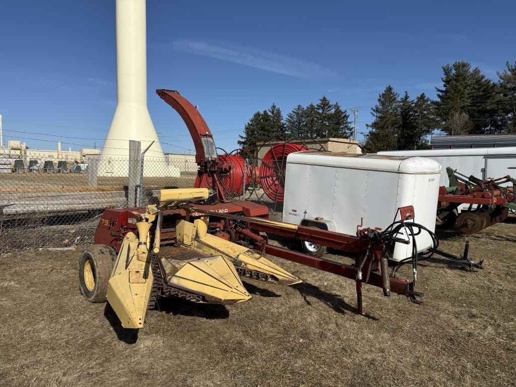 New Holland 790 Equipment Image0