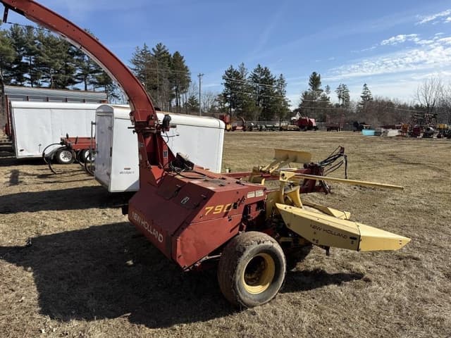 Image of New Holland 790 equipment image 2