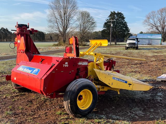 Image of New Holland 790 equipment image 4