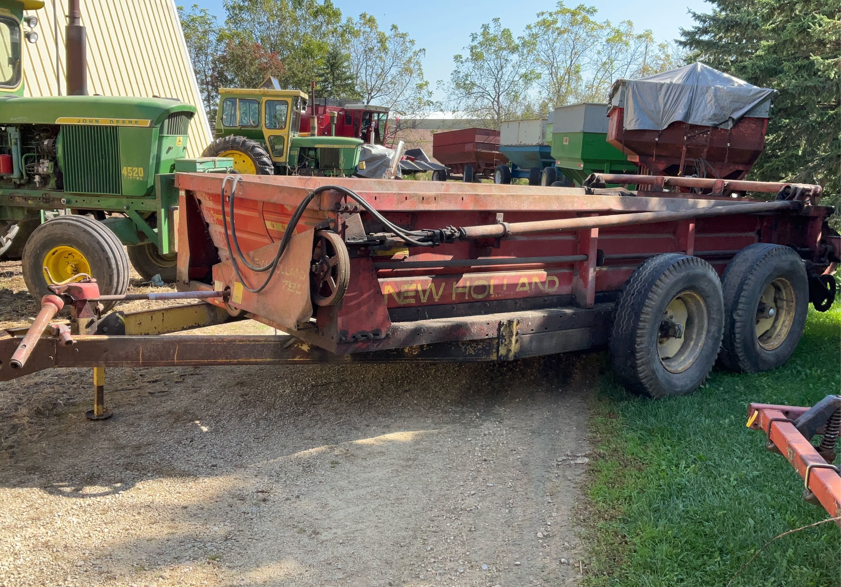 New Holland 790 Equipment Image0