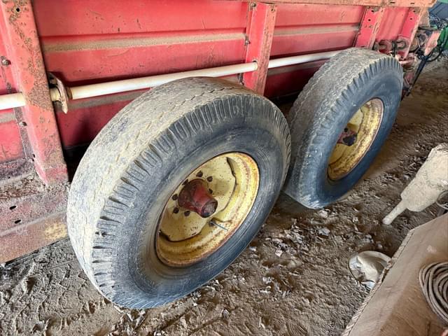 Image of New Holland 790 equipment image 2