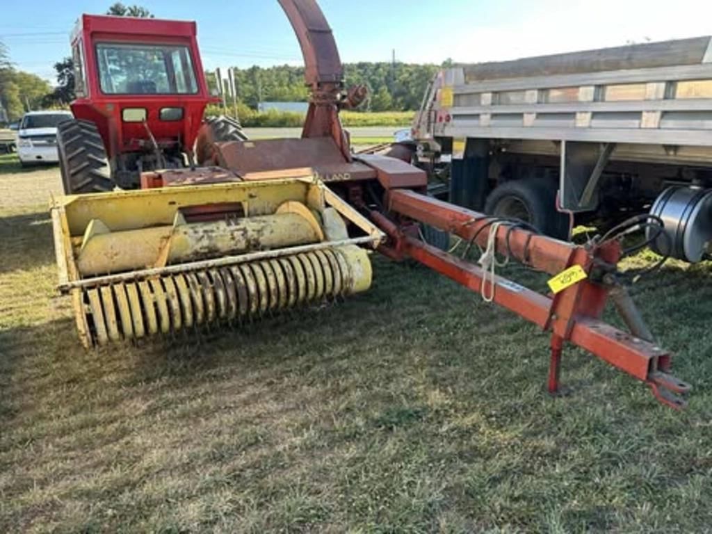 New Holland 790 Equipment Image0