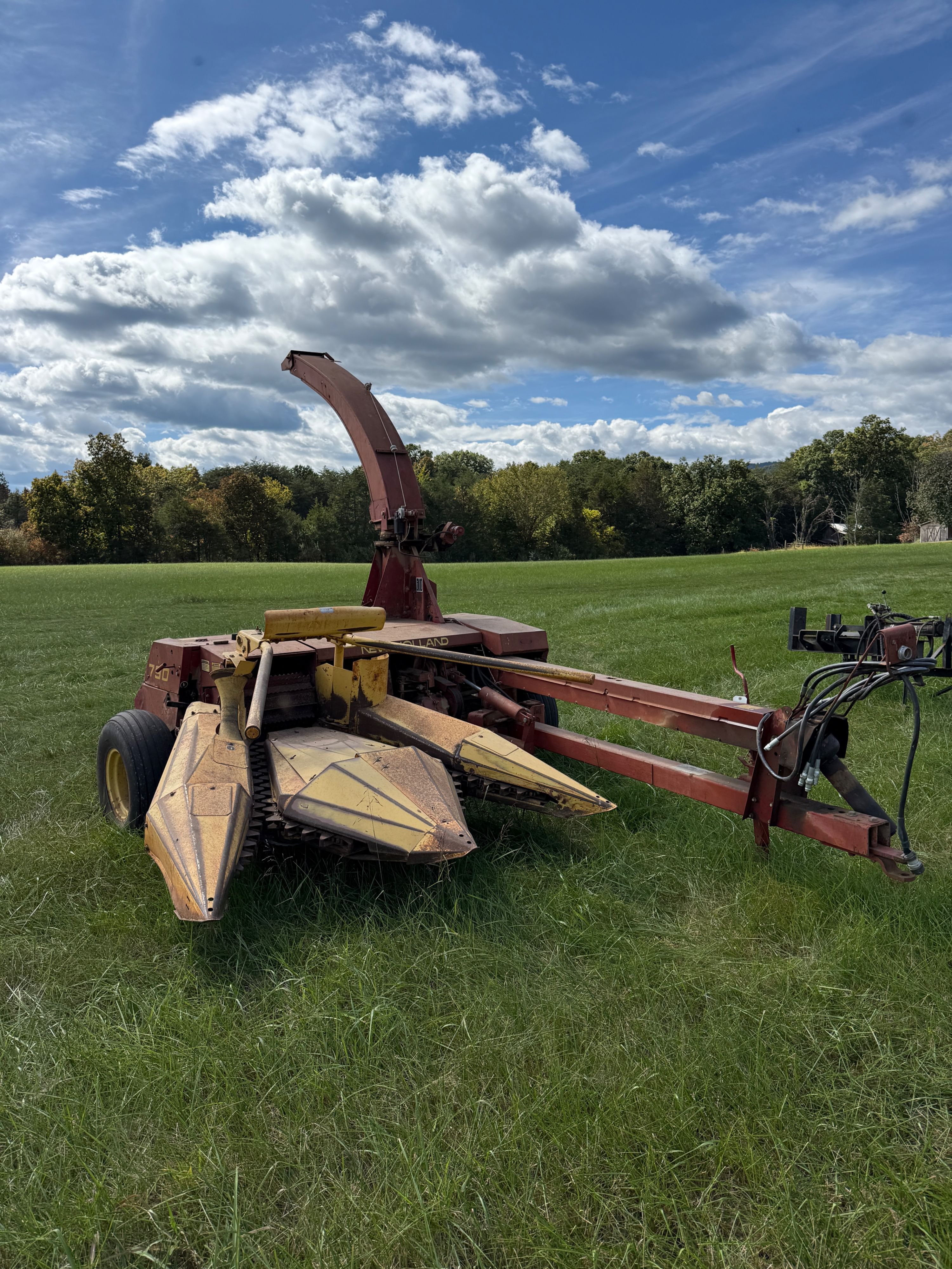 New Holland 790 Equipment Image0
