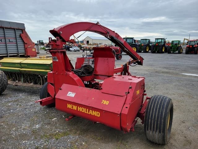 Image of New Holland 790 equipment image 2