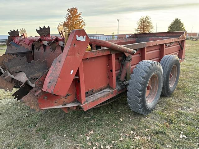 Image of New Holland 791 equipment image 3