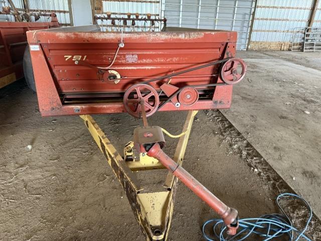 Image of New Holland 791 equipment image 2