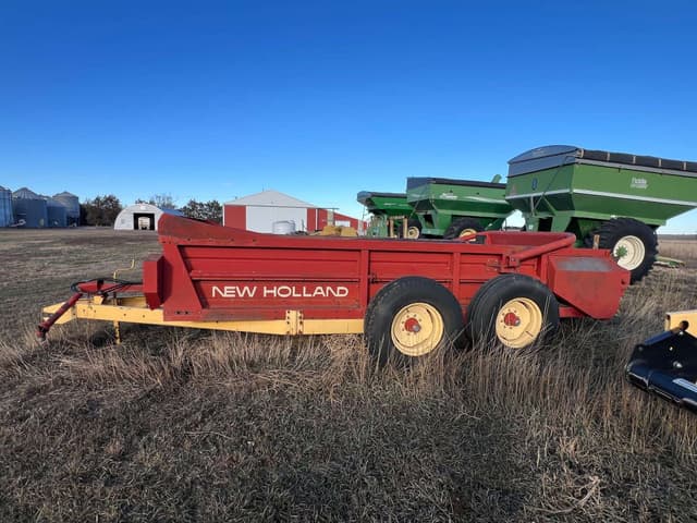 Image of New Holland 791 equipment image 2