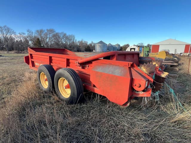 Image of New Holland 791 equipment image 3