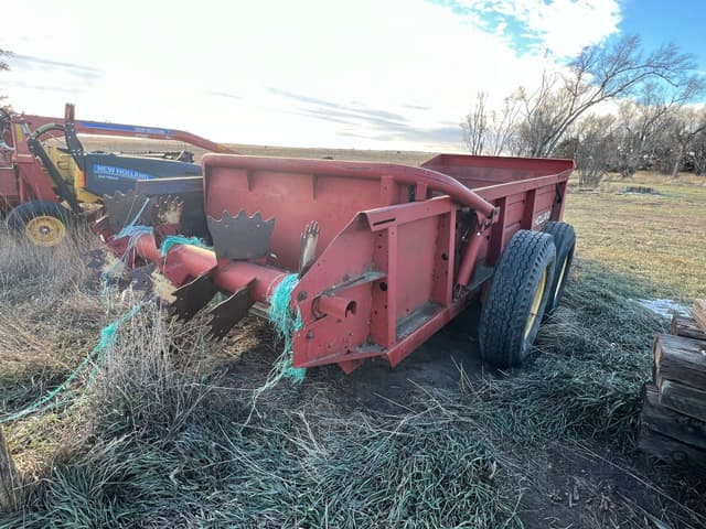 Image of New Holland 791 equipment image 4