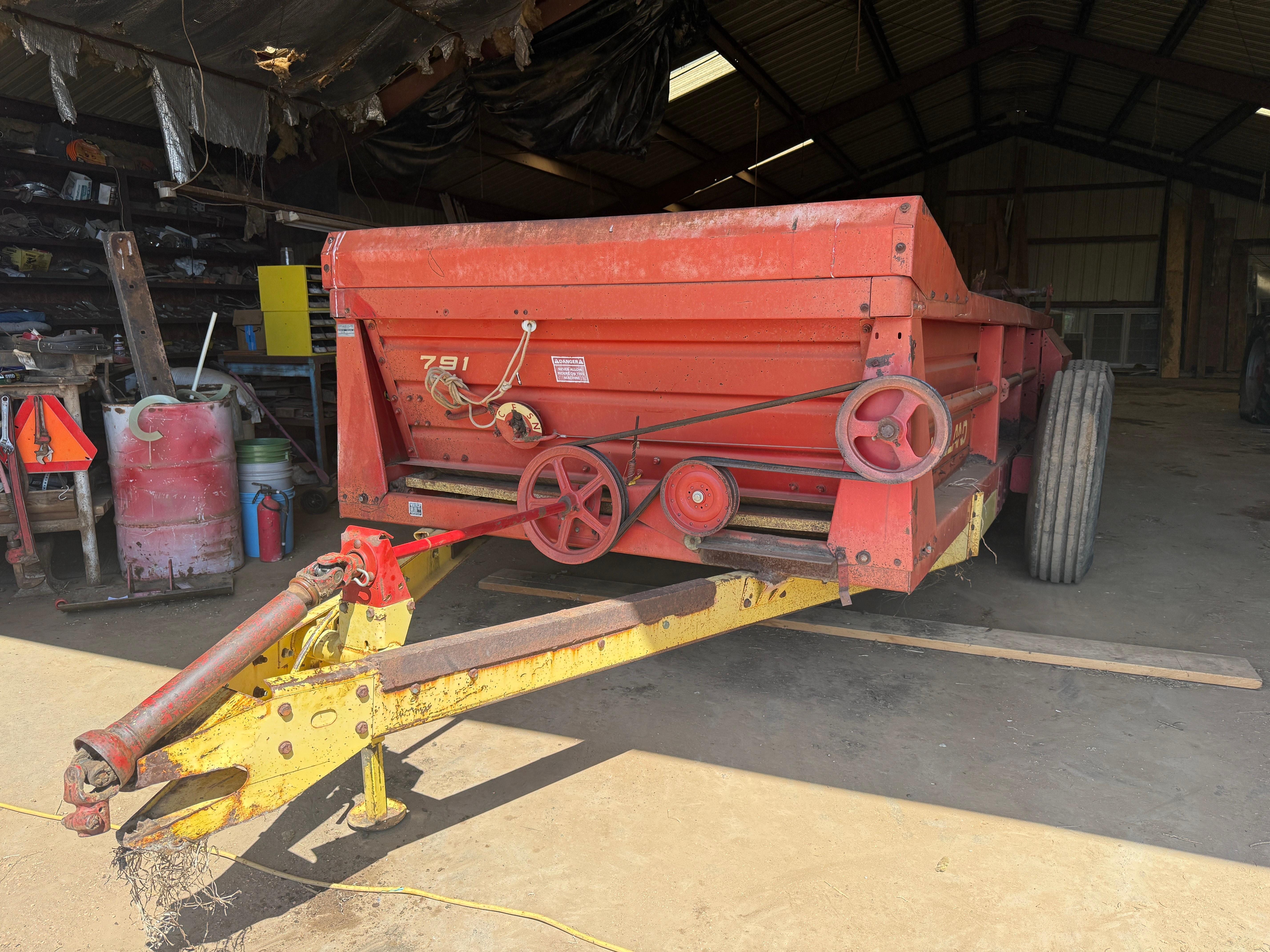 New Holland 791 Equipment Image0