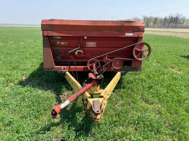 Image of New Holland 791 equipment image 1