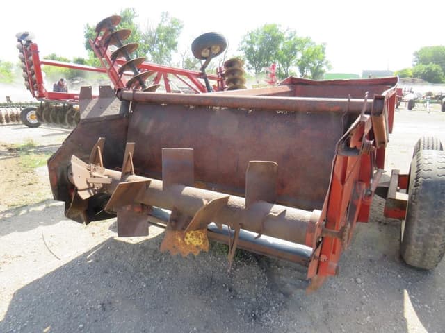 Image of New Holland 795 equipment image 4