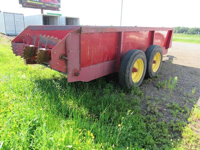 Image of New Holland 795 equipment image 2