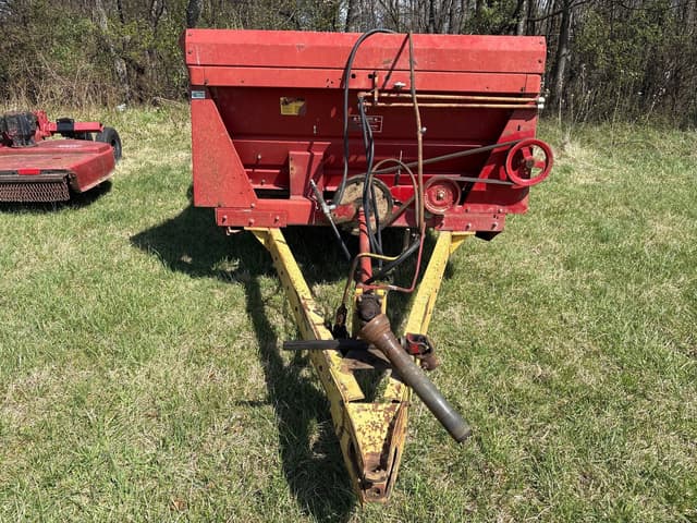 Image of New Holland 795 equipment image 1