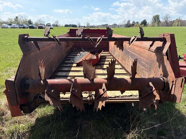 Image of New Holland 795 equipment image 3