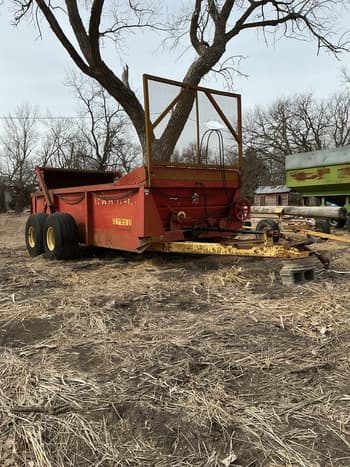 New Holland 795 Equipment Image0