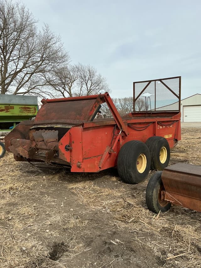 Image of New Holland 795 equipment image 1