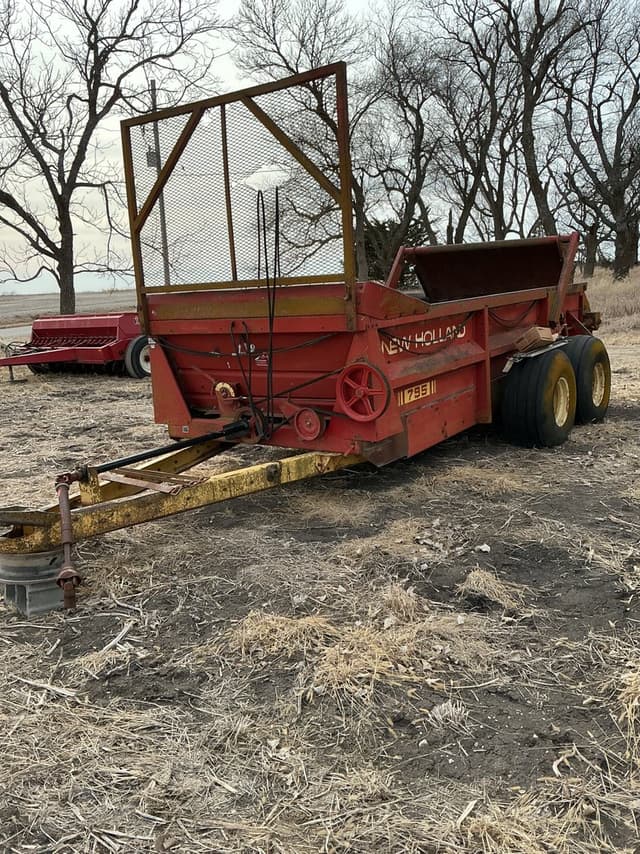 Image of New Holland 795 equipment image 3