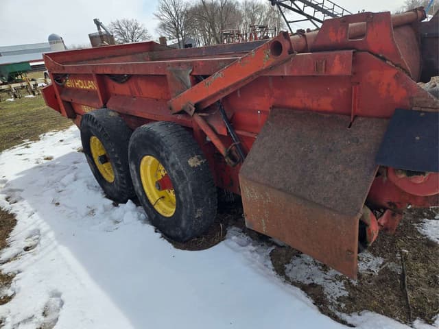 Image of New Holland 795 equipment image 4