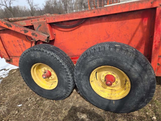 Image of New Holland 795 equipment image 2