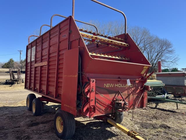 Image of New Holland 8 equipment image 3