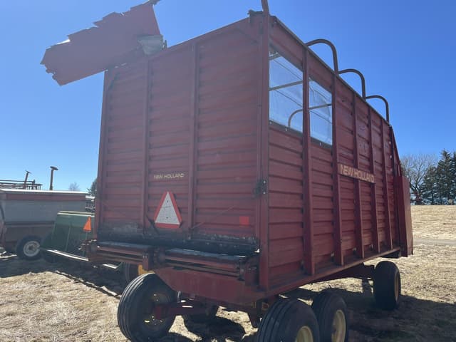 Image of New Holland 8 equipment image 4