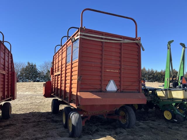 Image of New Holland 8 equipment image 3