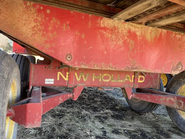 Image of New Holland 8 equipment image 4