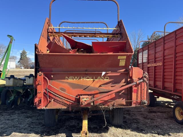 Image of New Holland 8 equipment image 2