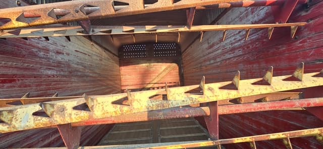 Image of New Holland 8 equipment image 4