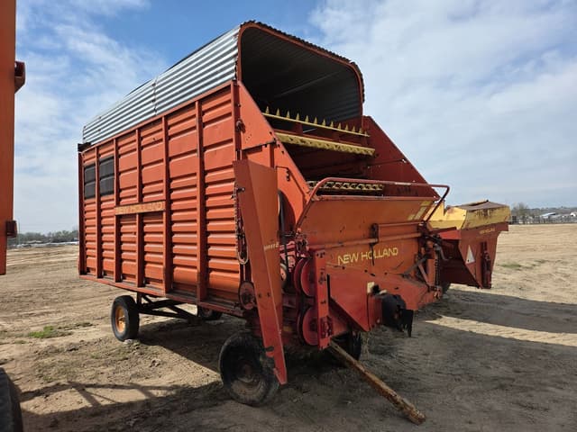 Image of New Holland Crop Carrier 8 equipment image 1