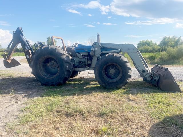 Image of New Holland 8010 equipment image 4