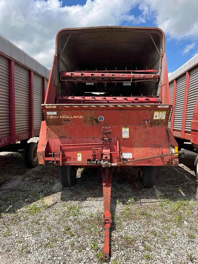 Image of New Holland 816 equipment image 1