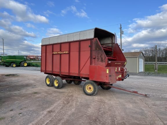 New Holland 816 Image