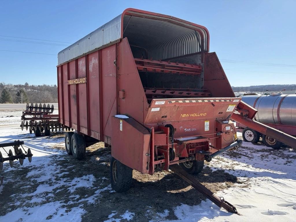 New Holland 816 Equipment Image0