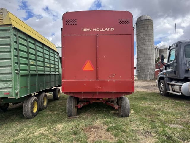 Image of New Holland 816 equipment image 2