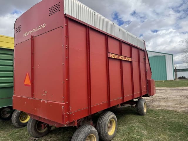 Image of New Holland 816 equipment image 3