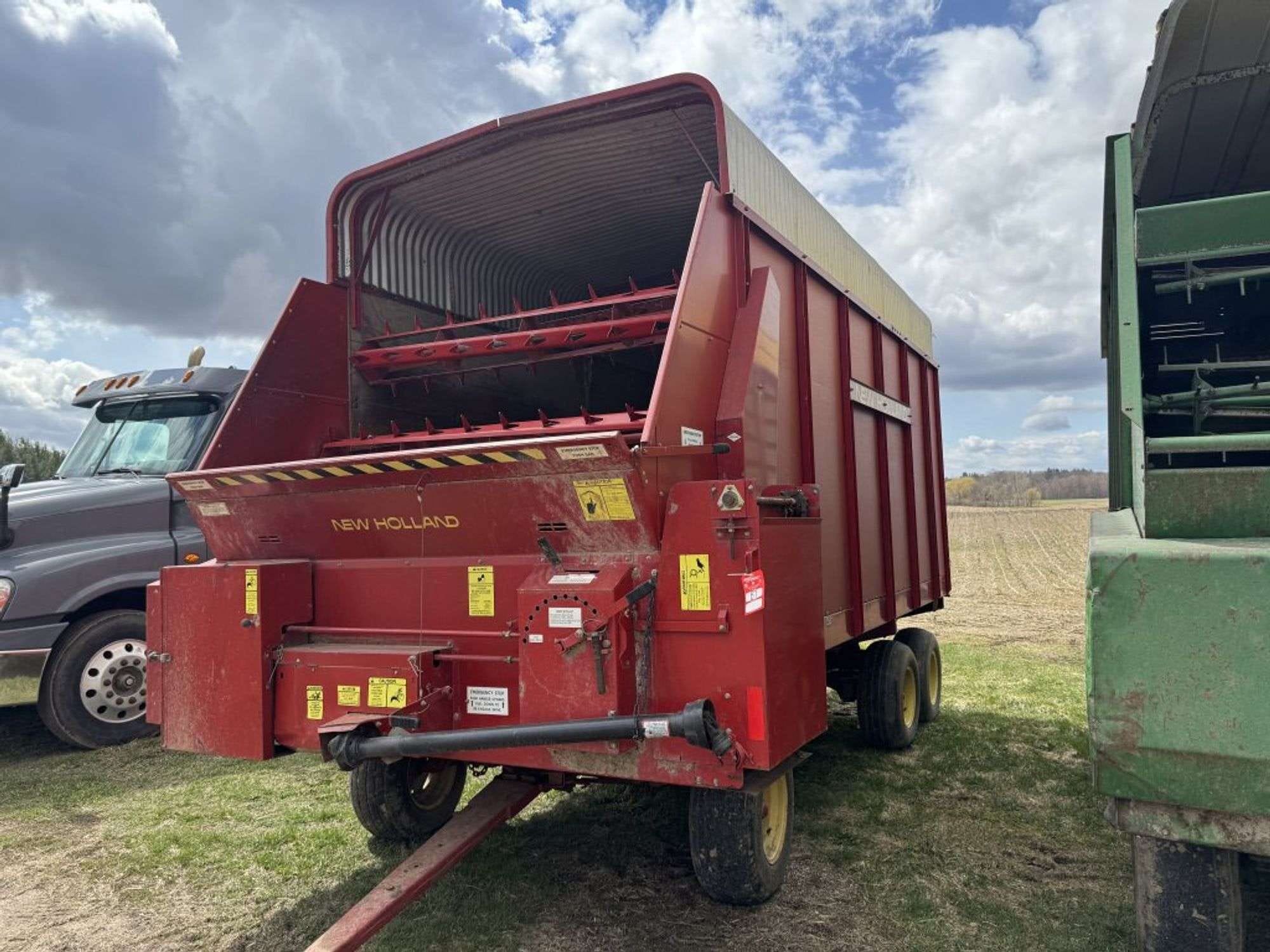 New Holland 816 Equipment Image0