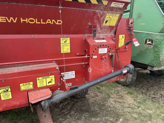 Image of New Holland 816 equipment image 4