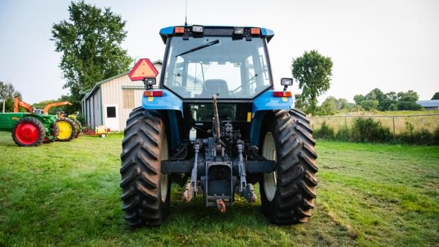 Image of New Holland 8160 equipment image 4