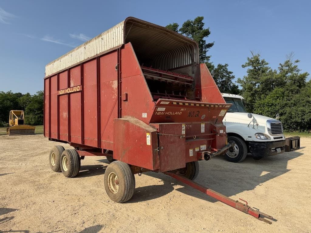 New Holland 816 Equipment Image0