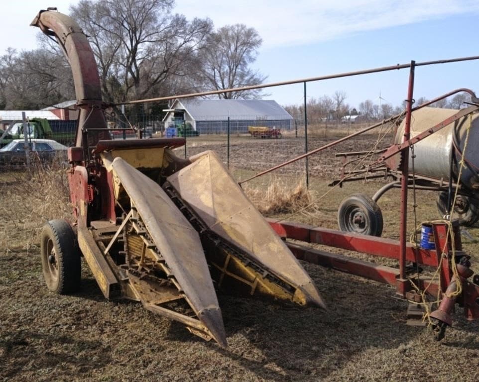 Image of New Holland 818 Primary image